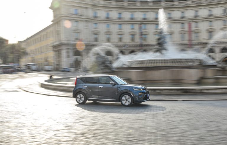 Kia e-Soul tra le bellezze di Roma