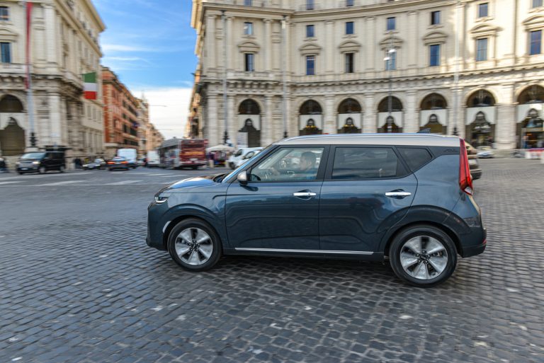 Kia e-Soul tra le bellezze di Roma