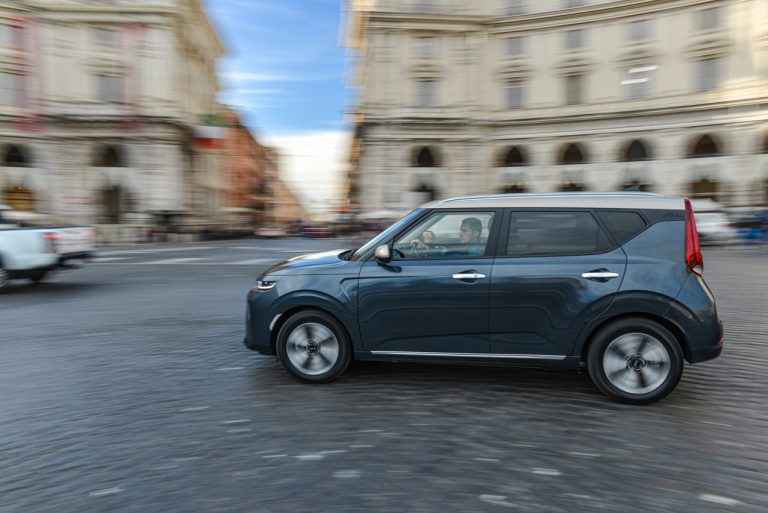 Kia e-Soul tra le bellezze di Roma