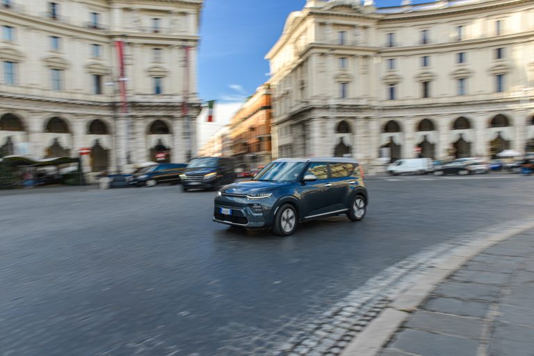 Kia e-Soul tra le bellezze di Roma