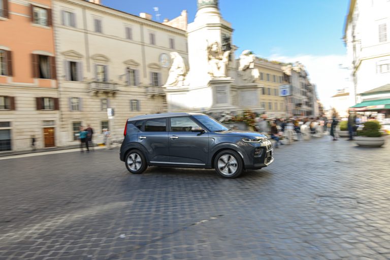 Kia e-Soul tra le bellezze di Roma