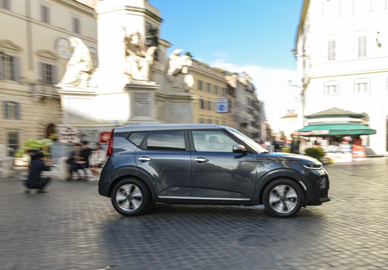 Kia e-Soul tra le bellezze di Roma