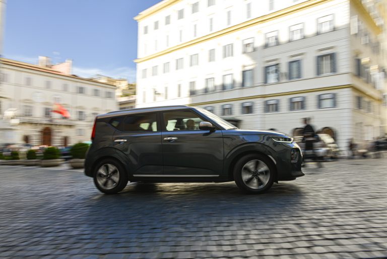 Kia e-Soul tra le bellezze di Roma