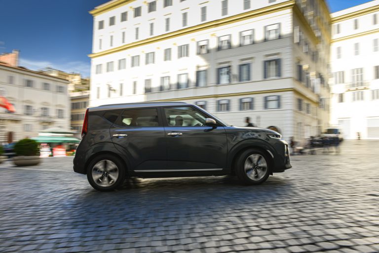 Kia e-Soul tra le bellezze di Roma
