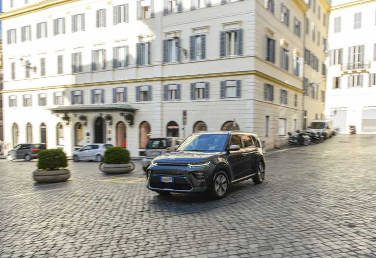 Kia e-Soul tra le bellezze di Roma