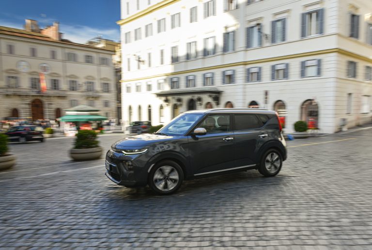 Kia e-Soul tra le bellezze di Roma