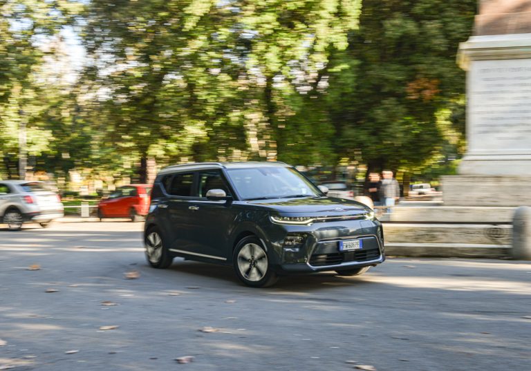Kia e-Soul tra le bellezze di Roma