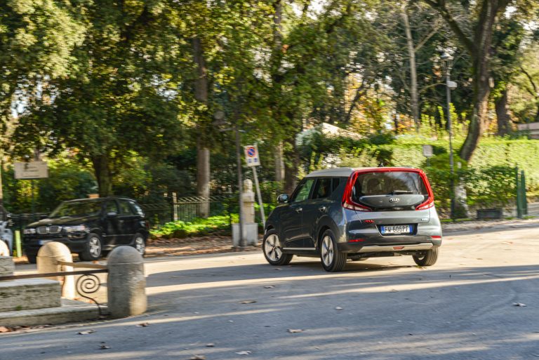 Kia e-Soul tra le bellezze di Roma