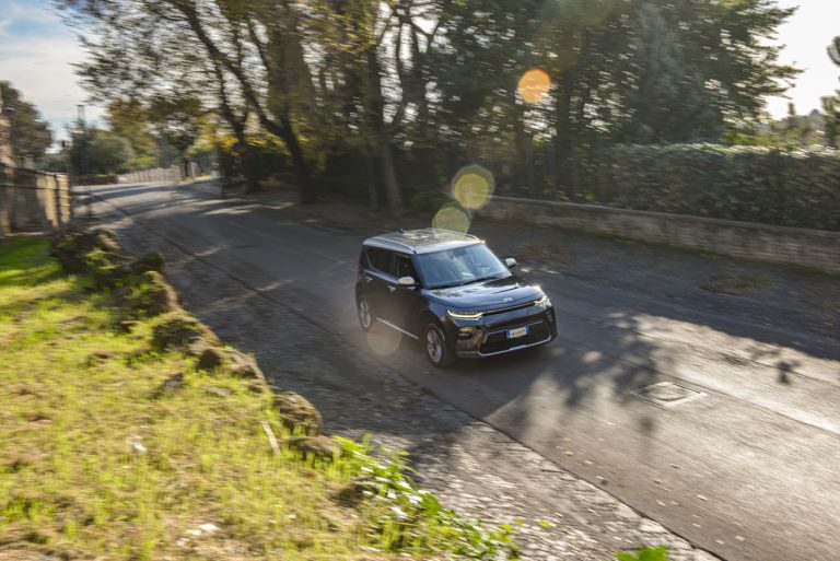 Kia e-Soul tra le bellezze di Roma
