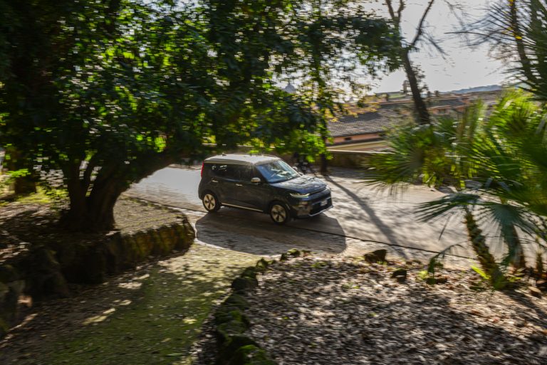Kia e-Soul tra le bellezze di Roma
