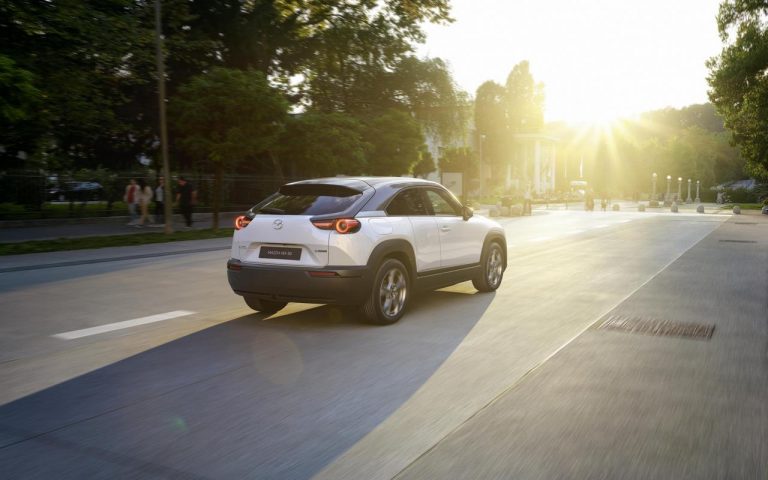 Mazda MX-30: immagini ufficiali