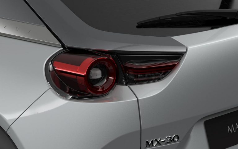 Mazda MX-30: immagini ufficiali