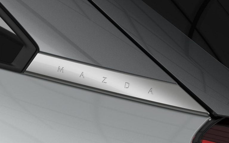 Mazda MX-30: immagini ufficiali