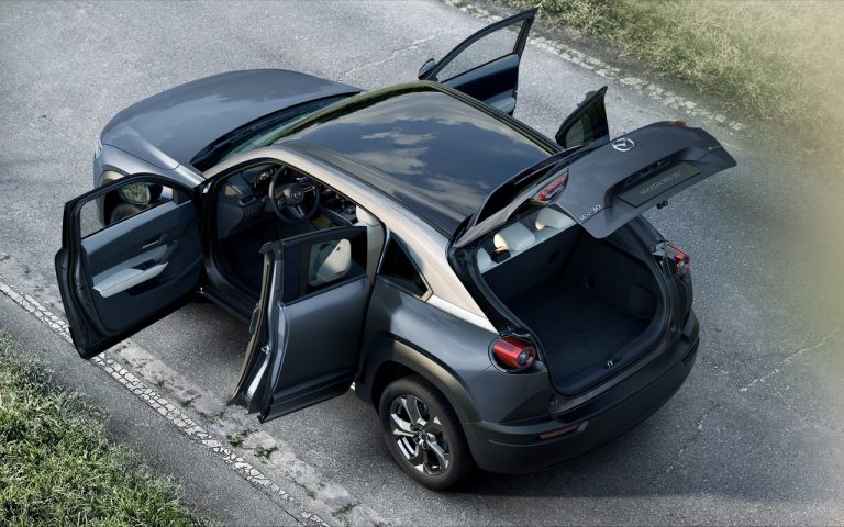 Mazda MX-30: immagini ufficiali