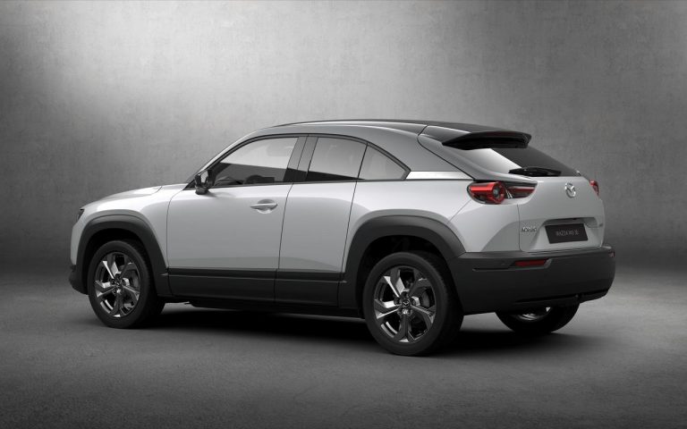 Mazda MX-30: immagini ufficiali