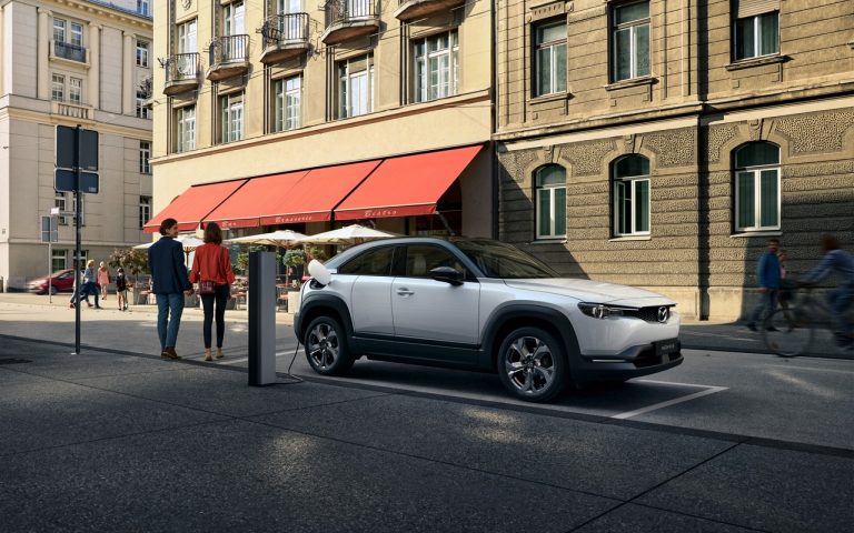 Mazda MX-30: immagini ufficiali