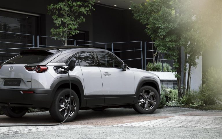 Mazda MX-30: immagini ufficiali