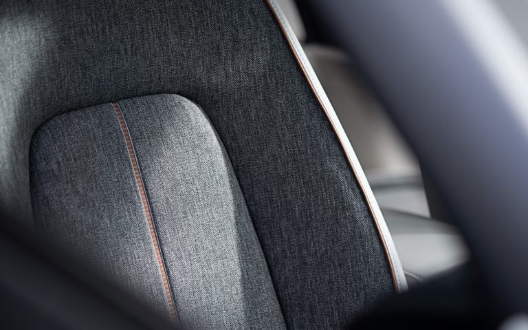 Mazda MX-30: immagini ufficiali
