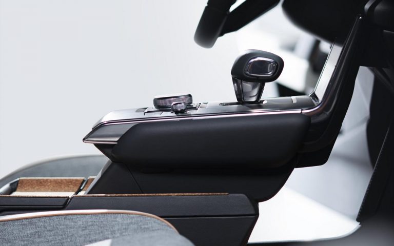 Mazda MX-30: immagini ufficiali