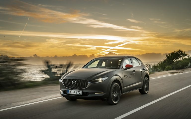 Mazda MX-30: immagini ufficiali