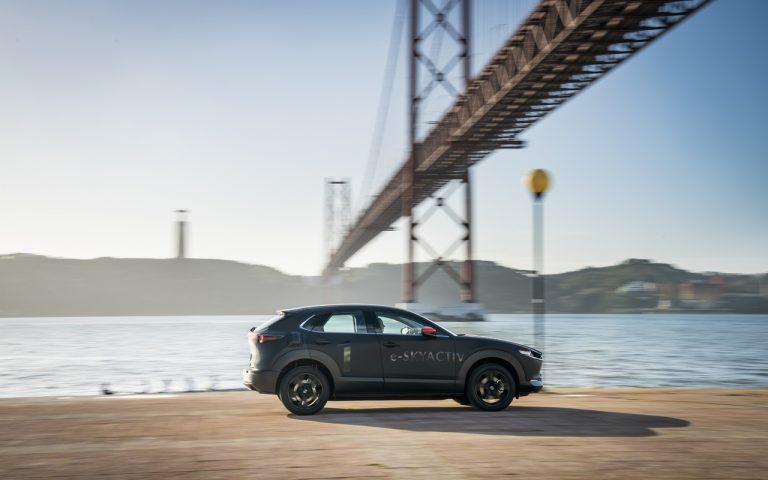 Mazda MX-30: immagini ufficiali