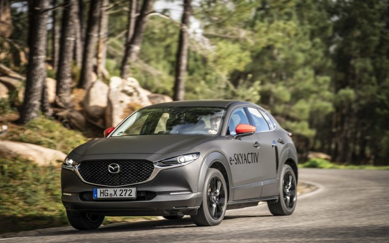 Mazda MX-30: immagini ufficiali