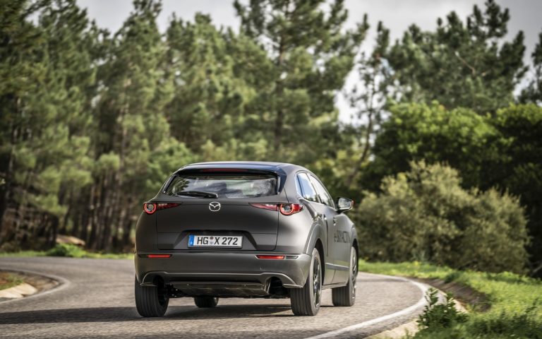 Mazda MX-30: immagini ufficiali
