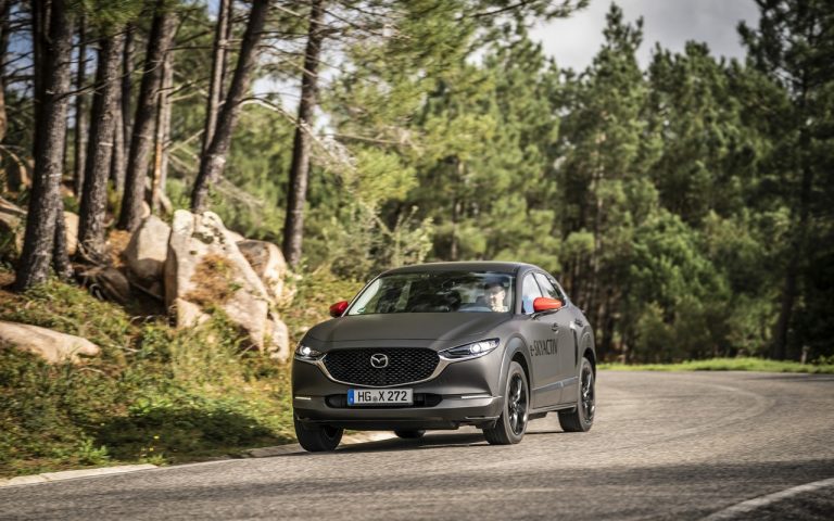 Mazda MX-30: immagini ufficiali