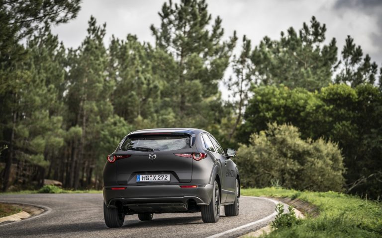 Mazda MX-30: immagini ufficiali