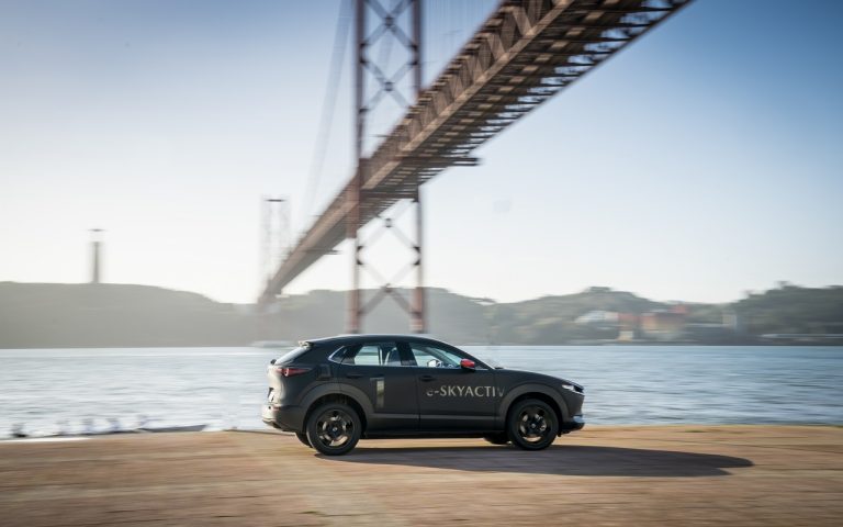 Mazda MX-30: immagini ufficiali