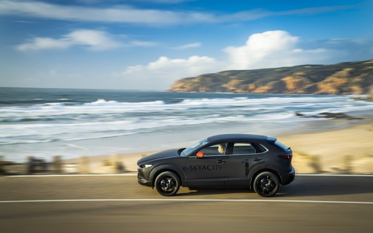 Mazda MX-30: immagini ufficiali