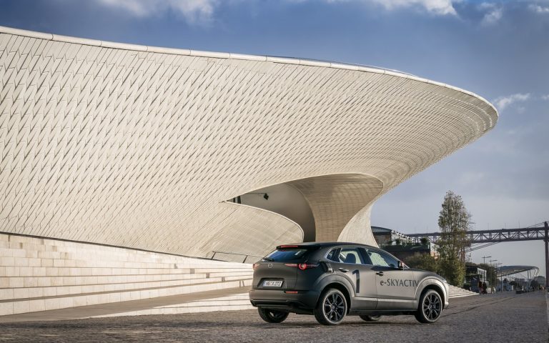 Mazda MX-30: immagini ufficiali
