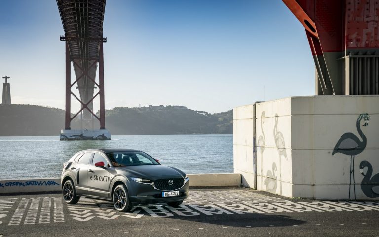 Mazda MX-30: immagini ufficiali