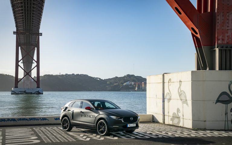 Mazda MX-30: immagini ufficiali