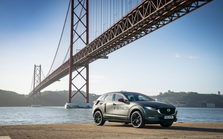 Mazda MX-30: immagini ufficiali