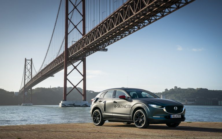 Mazda MX-30: immagini ufficiali