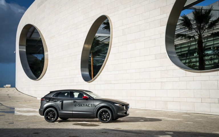 Mazda MX-30: immagini ufficiali