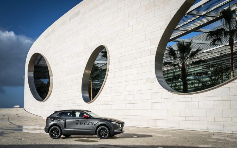 Mazda MX-30: immagini ufficiali