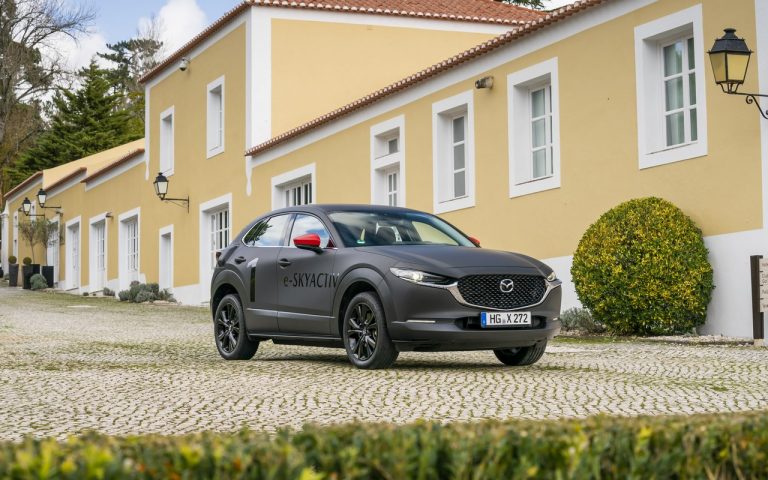Mazda MX-30: immagini ufficiali