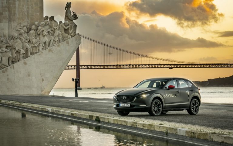 Mazda MX-30: immagini ufficiali