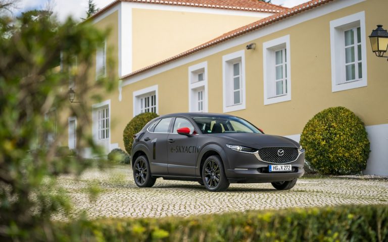 Mazda MX-30: immagini ufficiali
