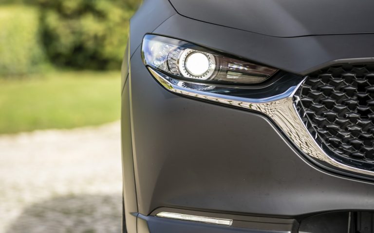Mazda MX-30: immagini ufficiali