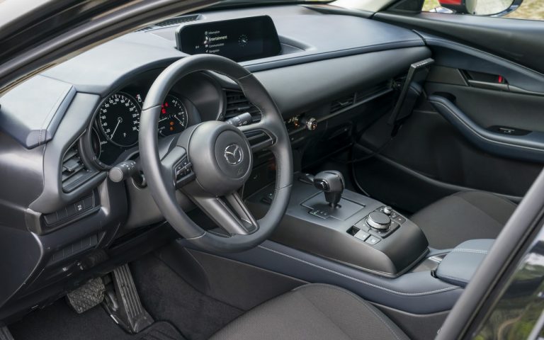 Mazda MX-30: immagini ufficiali