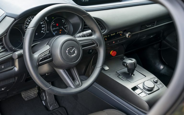 Mazda MX-30: immagini ufficiali