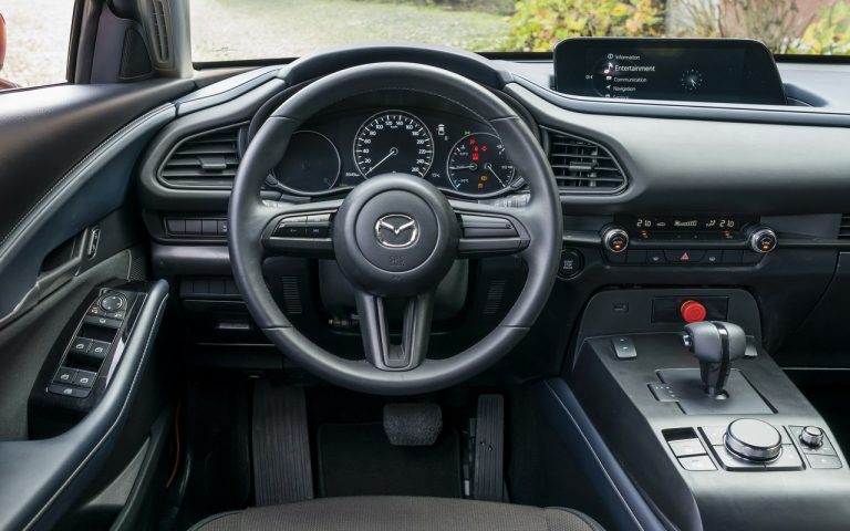 Mazda MX-30: immagini ufficiali