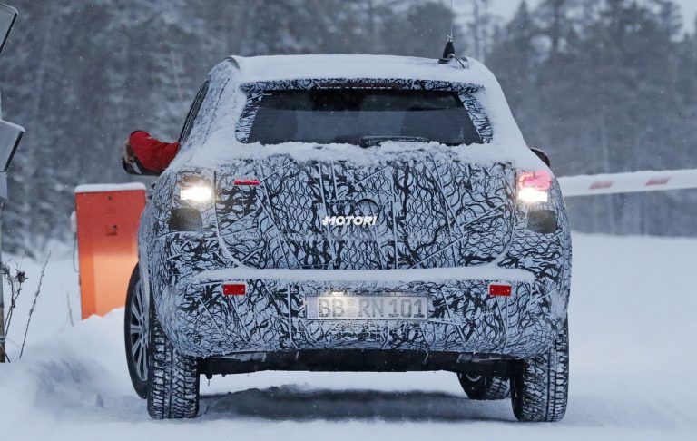 Mercedes EQA: le foto spia