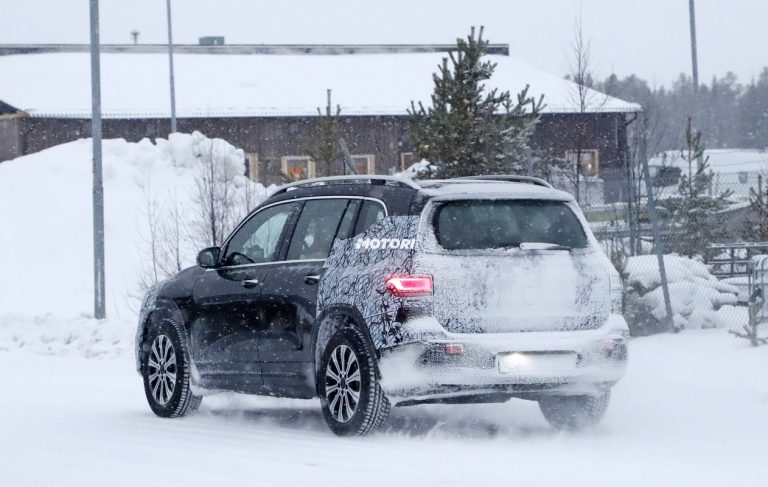 Mercedes EQB: foto spia del crossover elettrico