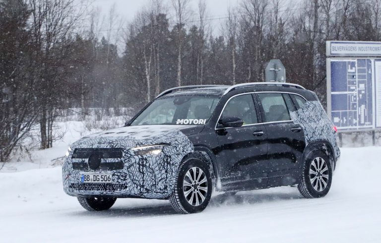 Mercedes EQB: foto spia del crossover elettrico