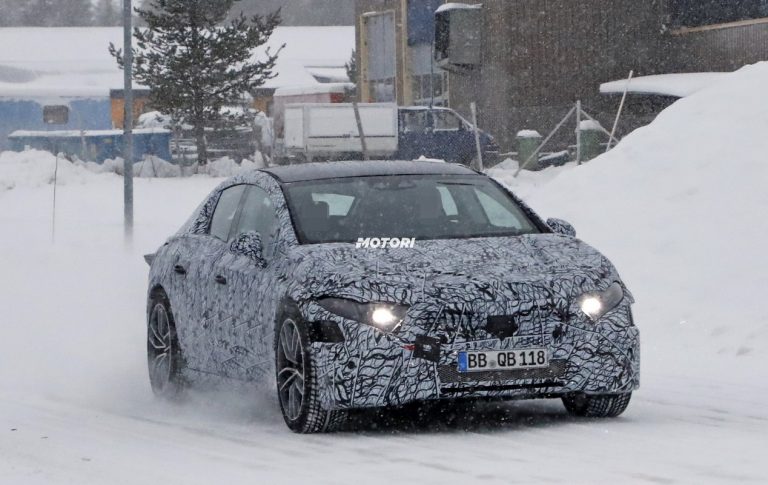 Mercedes-Benz EQS: le foto spia