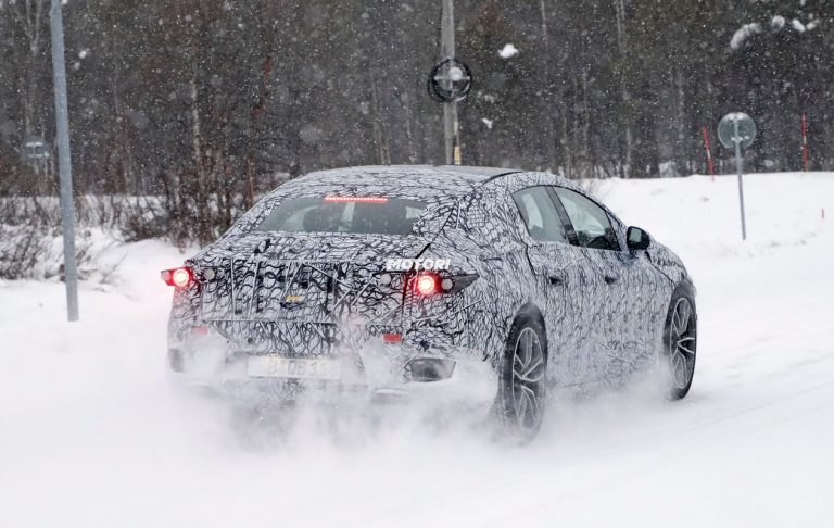 Mercedes-Benz EQS: le foto spia